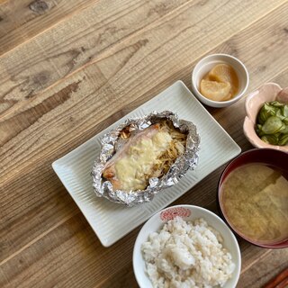 鮭とえのきの味噌マヨホイル焼き